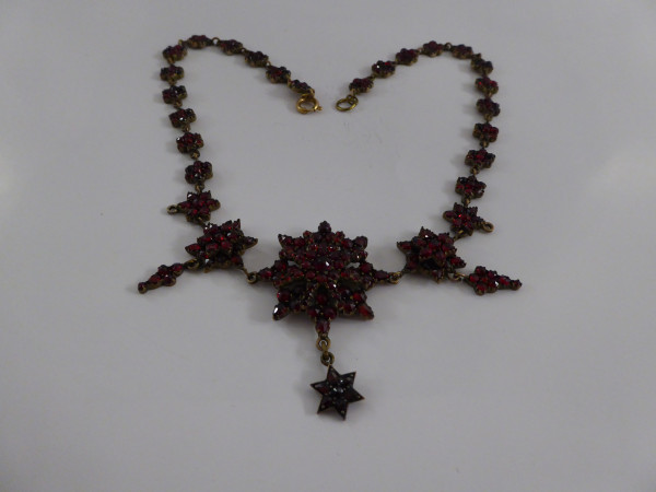 Sehr schönes antikes Granatcollier