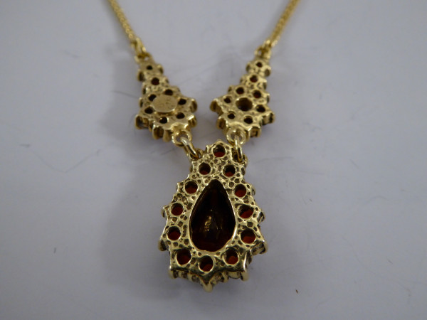 Schöne Granat-Halskette mit Goldkette