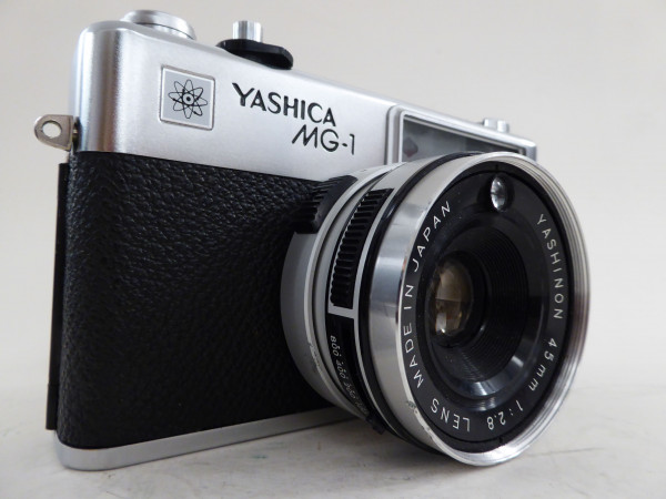 Yashica MG-1 mit Yashinon 1:2,8 / 45 mm