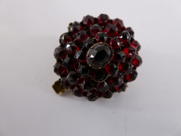 Ungewöhnlicher Granatclip