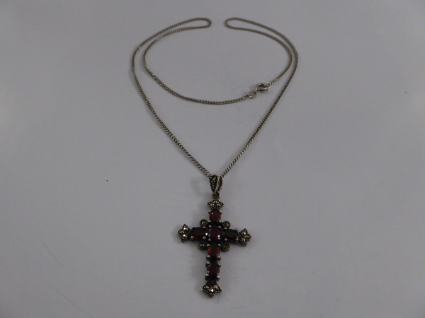 Granatkette in Kreuzform in Silber 825