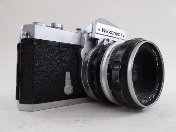 Nikon Nikkormat mit Nikkor 1:1,4