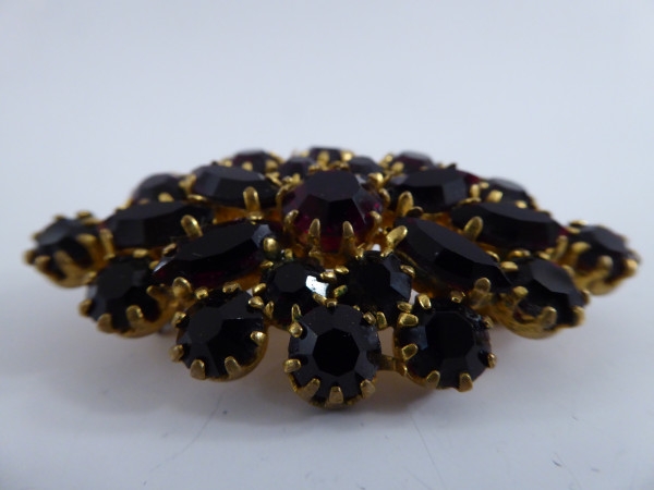 Alte Granatbrosche aus ca. 1890