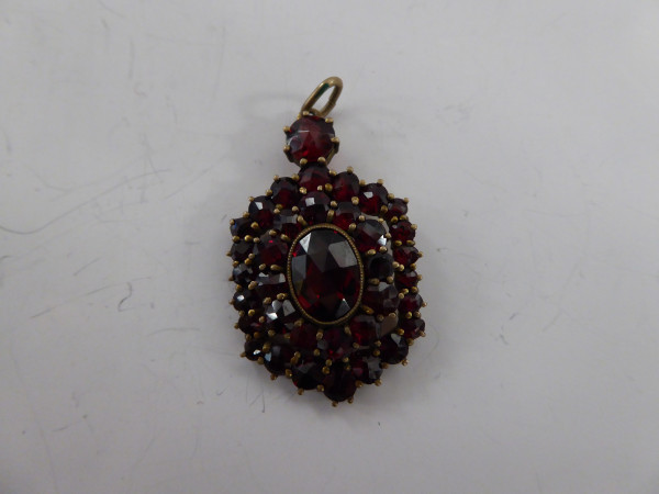 Antiker böhmischer Granat-Anhänger