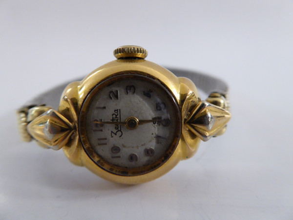 Kleine vergoldete Armbanduhr