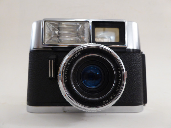 Voigtländer Vitrona mit Lanthar 1:2,8 / 50 mm