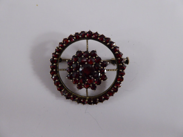 Alte böhmische Granatbrosche