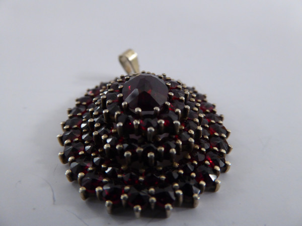 Antiker Granatanhänger aus ca. 1890