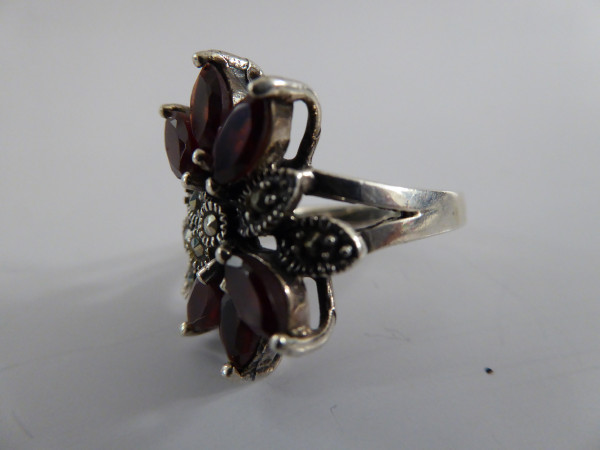 Filigraner Granatring aus 825 Silber