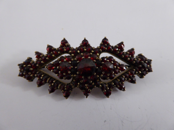 Antike Granatbrosche aus ca. 1880