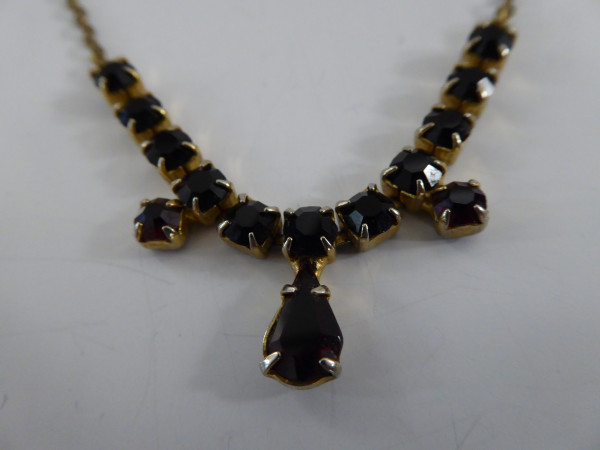 Granatkette in ungewöhnlicher Form