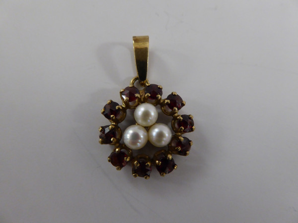 Granat-Anhänger mit Perlen