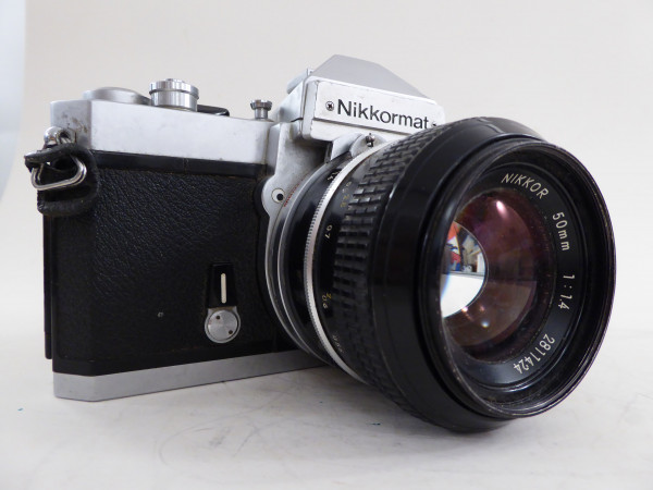 Nikon Nikkormat mit Nikkor 1:1,4