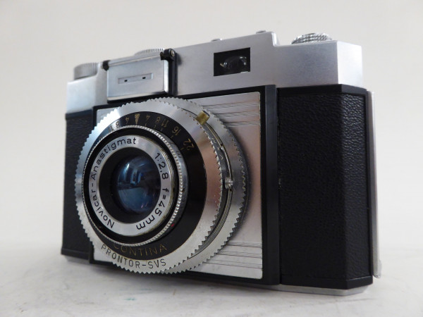 Zeiss Ikon Contina mit Novicar  Anastigmat 1:2,8 / 45 mm