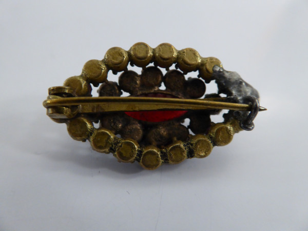 Kleine ovale Granatbrosche