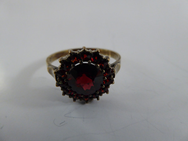 Alter Granatring in 900er Silber
