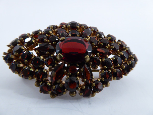 Antike ovale Granatbrosche, ca. 1880