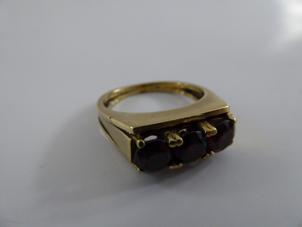 Herren - Granatring in 8ct Gold