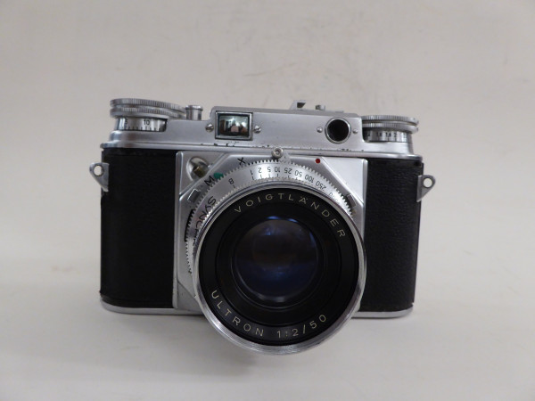 Voigtländer Prominent I mit Ultron 1:2,0 / 50 mm